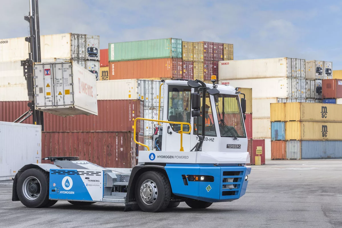 Testing of Terberg Hydrogen Tractor YT203-H2 at United Waalhaven Terminal in Port of Rotterdam.